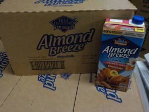 lot 204 image: Case of 12 - 32 oz Boxes Blue Diamo...