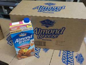 lot 205 image: Case of 12 - 32 oz Boxes Blue Diamo...