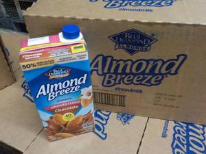 lot 208 image: Case of 12 - 32 oz Boxes Blue Diamo...