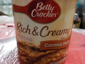 lot 210 image: Case of 8 - 15.5 oz Cans Betty Croc...