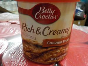 lot 211 image: Case of 8 - 15.5 oz Cans Betty Croc...