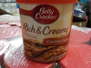 lot 212 image: Case of 8 - 15.5 oz Cans Betty Croc...