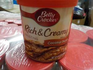 lot 213 image: Case of 8 - 15.5 oz Cans Betty Croc...