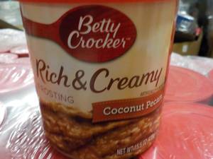 lot 215 image: Case of 8 - 15.5 oz Cans Betty Croc...