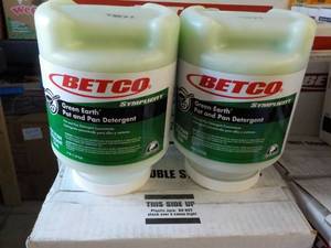 lot 1 image: 2 - 4 lb. Jugs Betco Green Earth Po...
