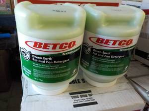 lot 3 image: 2 - 4 lb. Jugs Betco Green Earth Po...