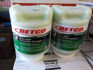 lot 5 image: 2 - 4 lb. Jugs Betco Green Earth Po...