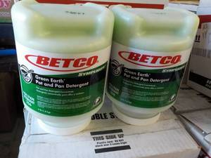 lot 6 image: 2 - 4 lb. Jugs Betco Green Earth Po...
