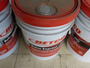 lot 8 image: 5 Gallon Pail Betco Express Set Flo...