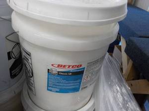 lot 12 image: 5 Gallon Pail Laundry Detergent re...