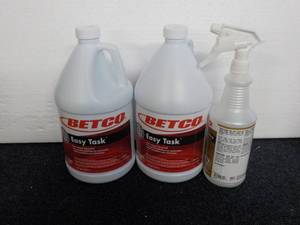 lot 24 image: 2 - 1 Gallon Jugs Betco Easy Task S...