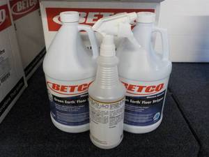 lot 29 image: 2 - 1 Gallon Jugs Betco Green Earth...