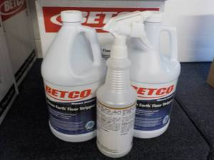 lot 31 image: 2 - 1 Gallon Jugs Betco Green Earth...