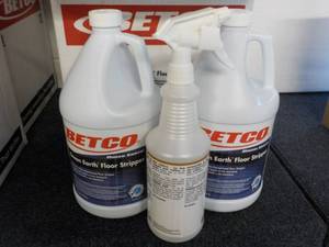 lot 32 image: 2 - 1 Gallon Jugs Betco Green Earth...