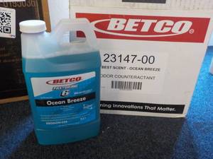 lot 48 image: 1 - 2 Liter Jug Betco Ocean Breeze ...
