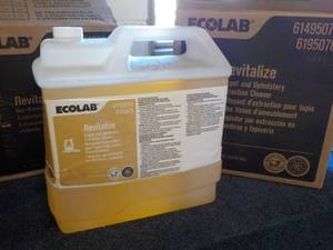 lot 49 image: 2.5 Gallon Ecolab Revitalize Extrac...