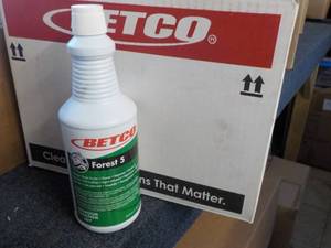 lot 52 image: Case of 12 - 32 oz Bottles Betco Fo...