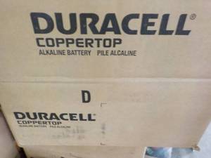 lot 291 image: Case of Duracell Coppertop 112 size...