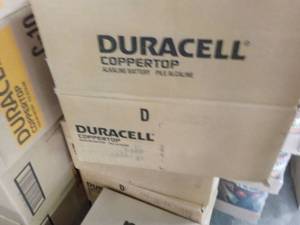 lot 292 image: Case of Duracell Coppertop 112 size...