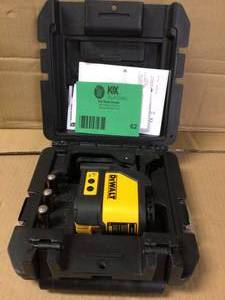 DEWALT 165 ft. Green Self-Leveling Cross Line Laser Level with (3) AAA Batteries &amp Case  USED Customer Returns See Pictures