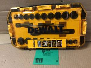 DEWALT 38 in. Drive Combination Deep Impact Socket Set with Ratchet (23-Piece) Customer Returns See Pictures