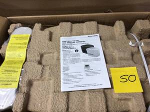 lot 50 image: Honeywell 3 Gal. Cool Mist Removable Top Fill Console Humidifier Customer Returns See Pictures