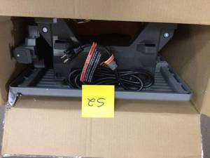 lot 52 image: RIDGID 6.5 Amp Corded 7 in. Table Top Wet Tile Saw Customer Returns See Pictures