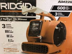 lot 59 image: RIDGID 600 CFM Portable Blower Fan Air Mover with Daisy Chain Customer Returns See Pictures