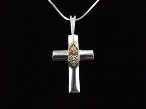 lot 25 image: .925 Sterling Silver 12k Black Hills Gold Leaf Cross Pendant Necklace