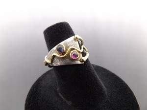 lot 59 image: .925 Sterling Silver 14k Sapphire and Ruby Cabochon Ring Size 6