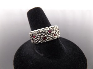 lot 62 image: .925 Sterling Silver Inlayed Faceted Garnet Designed Ring Size 9