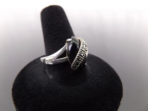lot 69 image: .925 Sterling Silver Art Nouveau Black Onyx Cabochon Ring Size 11