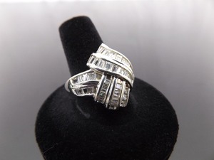 lot 73 image: Like New .925 Sterling Silver Zircon Baguette Bow Ring Size 10