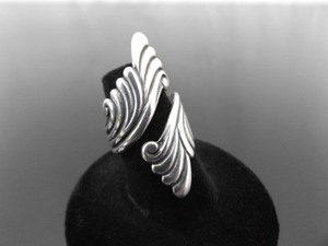 lot 85 image: .925 Sterling Silver Flair Styled Open Ring Size 6.5