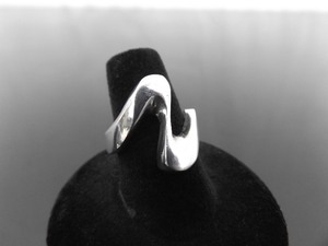 lot 86 image: .925 Sterling Silver Styled Ring Size 7