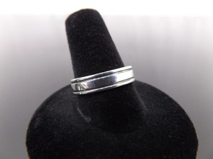 lot 89 image: .925 Sterling Silver Band Ring Size 9