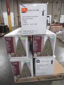 lot 260 image: WHOLESALE MIXED PALLET OF MISCELLANEOUS CHRISTMAS TREES