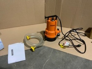 lot 24 image: Everbilt 14 HP 2-in-1 Utility Pump See Pictures