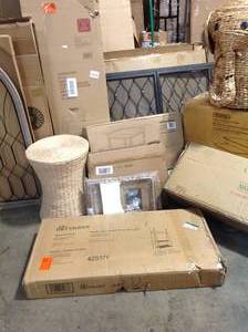 Pallet with assorted Home Decor items and housewares not used opn box customer returns see pictures