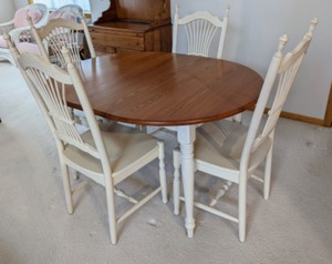 Lovely Dining Table and Chairs