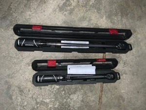 lot 31 image: Husky 50 ft. lbs. to 250 ft. lbs. 12 in. Drive Torque Wrench & Husky 20 ft. lbs. to 100 ft. lbs. 38 in. Drive Torque Wrench. See Pictures