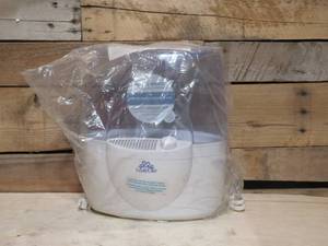 lot 20 image: HOLMES HM1250 Cool Mist Humidifier, 1 Gallon