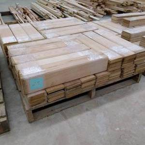 4 1316 x 38 Red Oak wProfiled Edges - 320 pcs (W3)