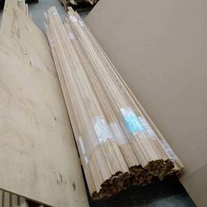Red Oak Wainscot Cap 400 LF (E11)