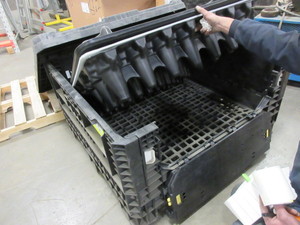 lot 815 image: PLASTIC TRANSPORT CRATE