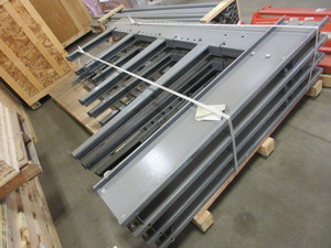 lot 842 image: CANTILEVER RACK