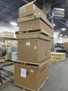 lot 860 image: MISC. SHIPPING CONTAINERS