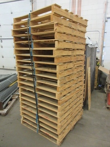 lot 836 image: 20 USED ISPM STAMPED PALLETS IN GOOD CONDITION