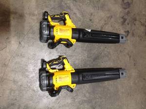 lot 30 image: LOt of 2 Dewalt 20V Leaf Blowers in good condition tool only