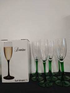 lot 91 image: Set of 12 Luminarc Domino Champagne Flutes